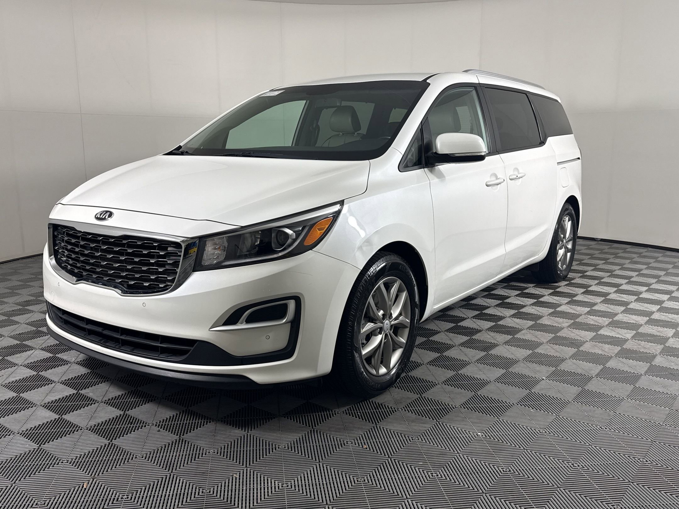 Used 2020 Kia Sedona EX FWD image 1