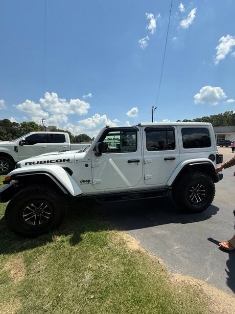 Used 2024 Jeep Wrangler Unlimited Rubicon AWD/4WD image 3
