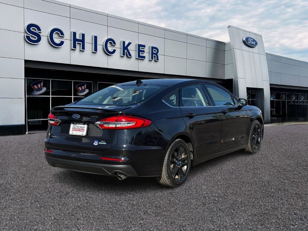 Used 2019 Ford Fusion SE w/ Equipment Group 151A image 2