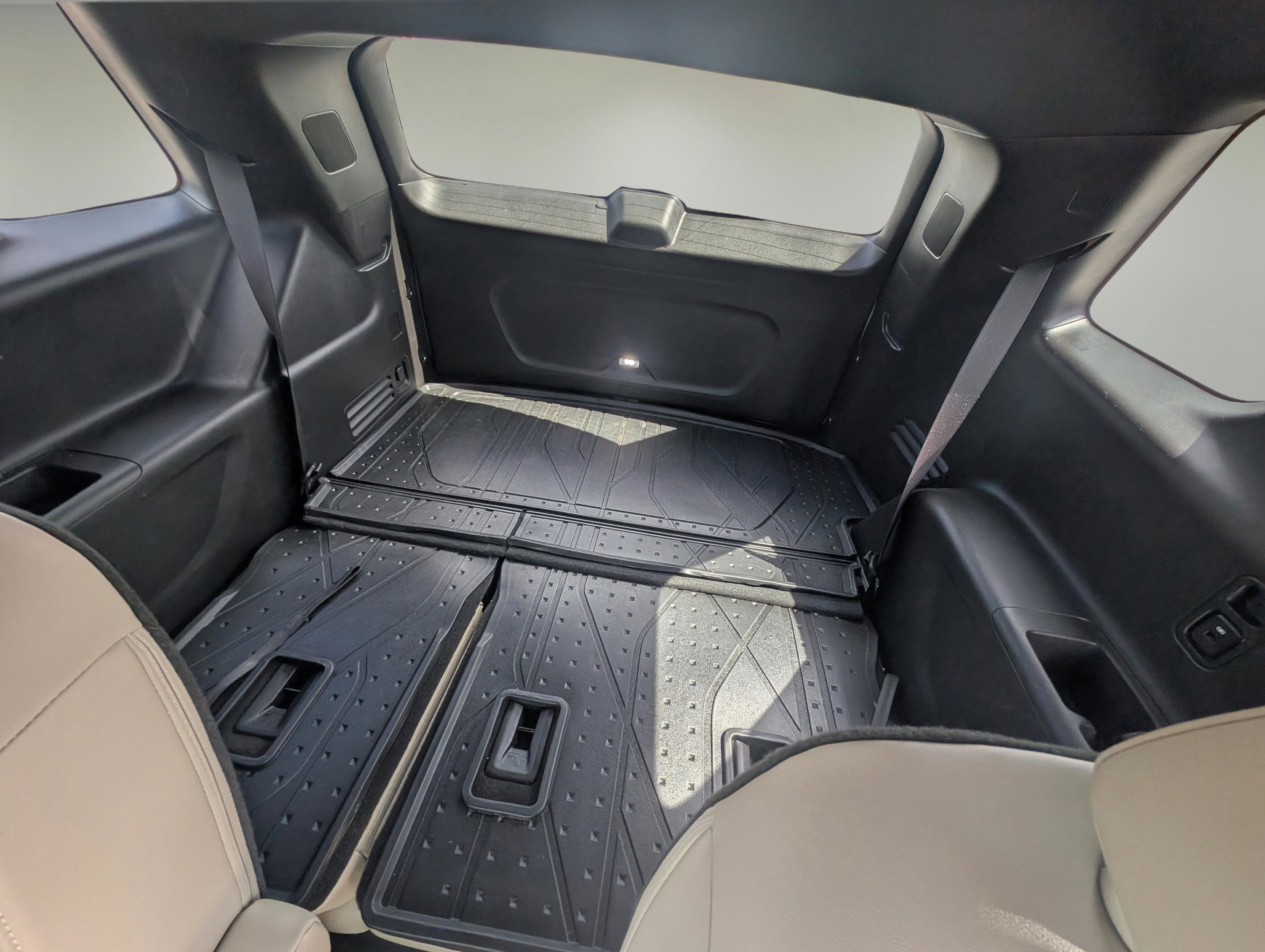 Used 2022 Chevrolet Traverse LT w/ LPO, Floor Liner Package image 12