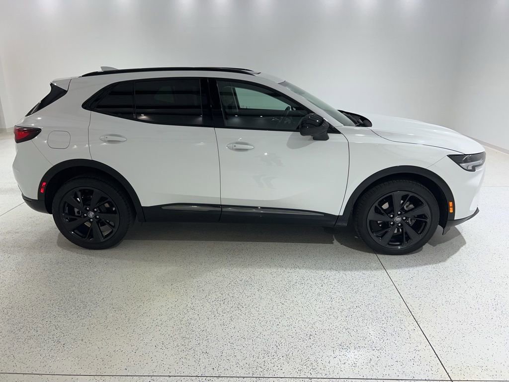Used 2022 Buick Envision Essence w/ Technology Package I FWD image 6