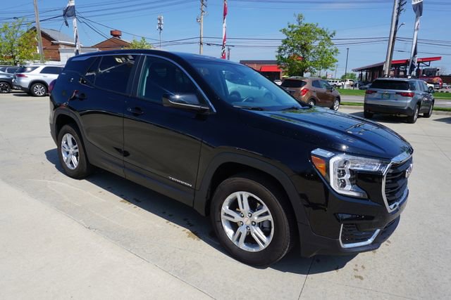 Used 2023 GMC Terrain SLE AWD/4WD image 2