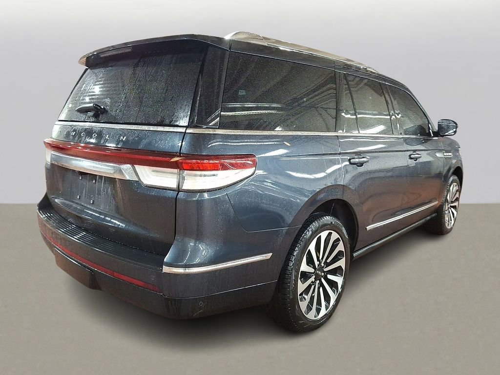 Used 2022 Lincoln Navigator Reserve image 3