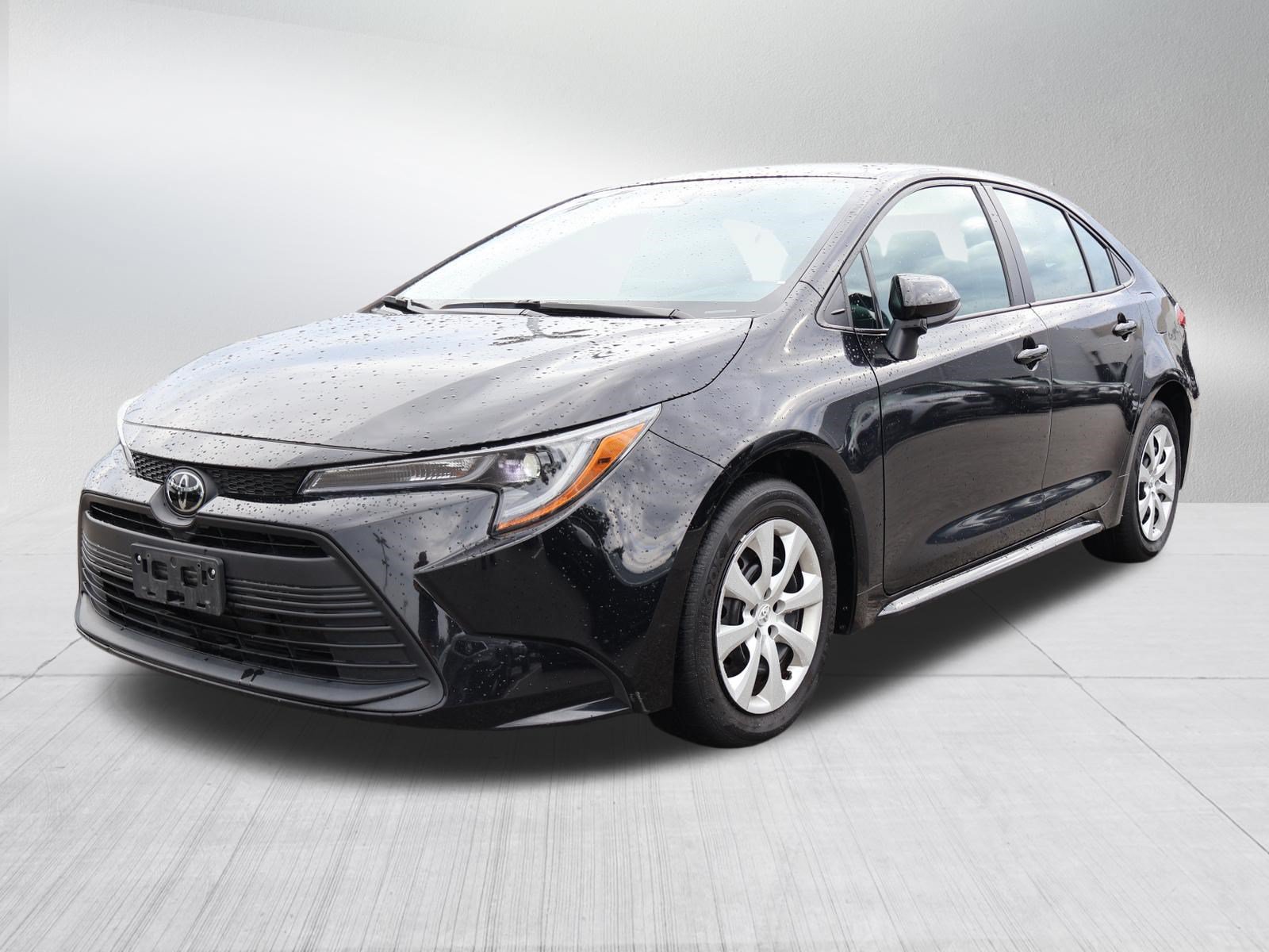 Used 2025 Toyota Corolla LE FWD image 3