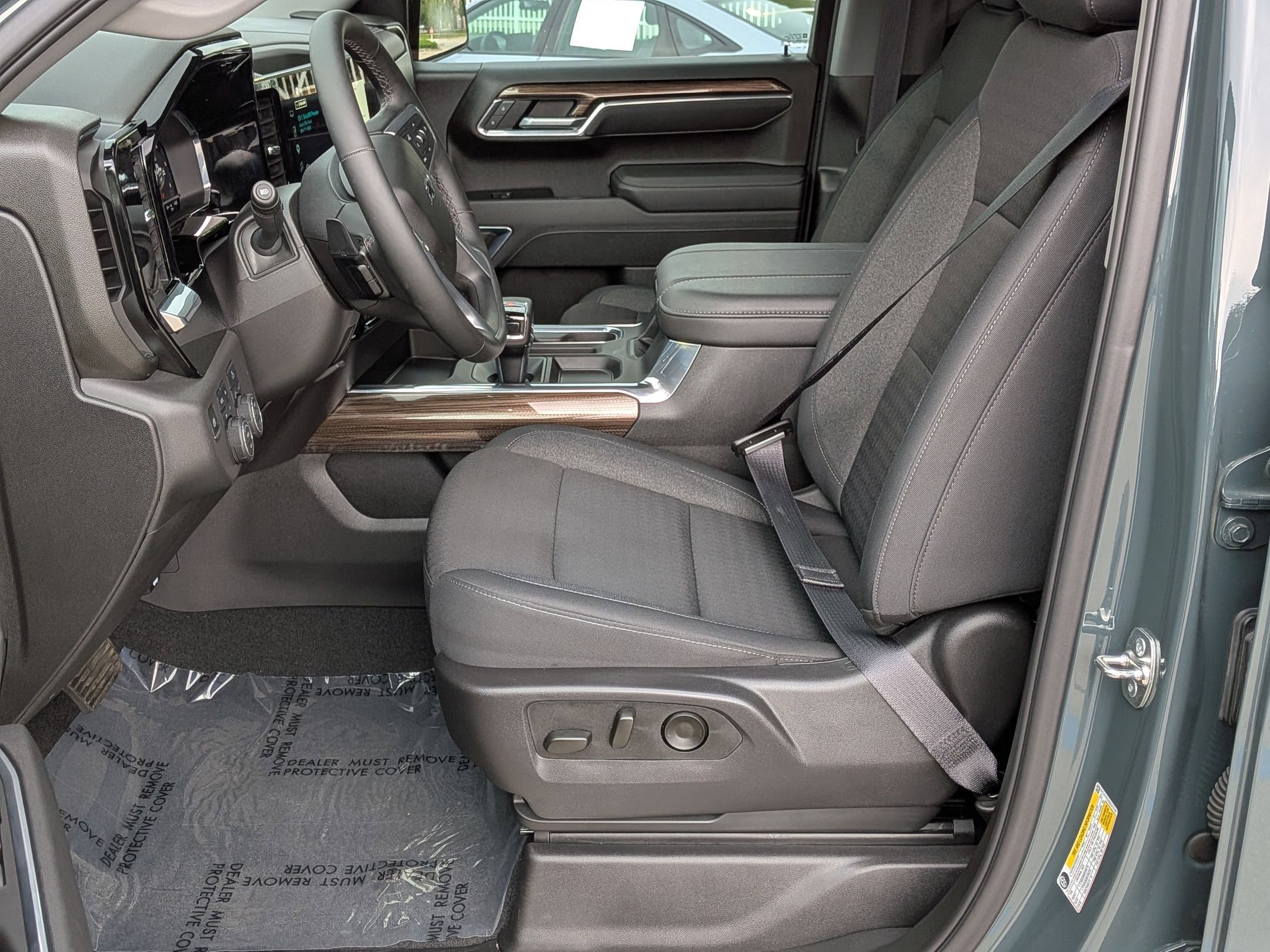 Used 2025 Chevrolet Silverado 1500 LT Trail Boss w/ Convenience Package II AWD/4WD image 11