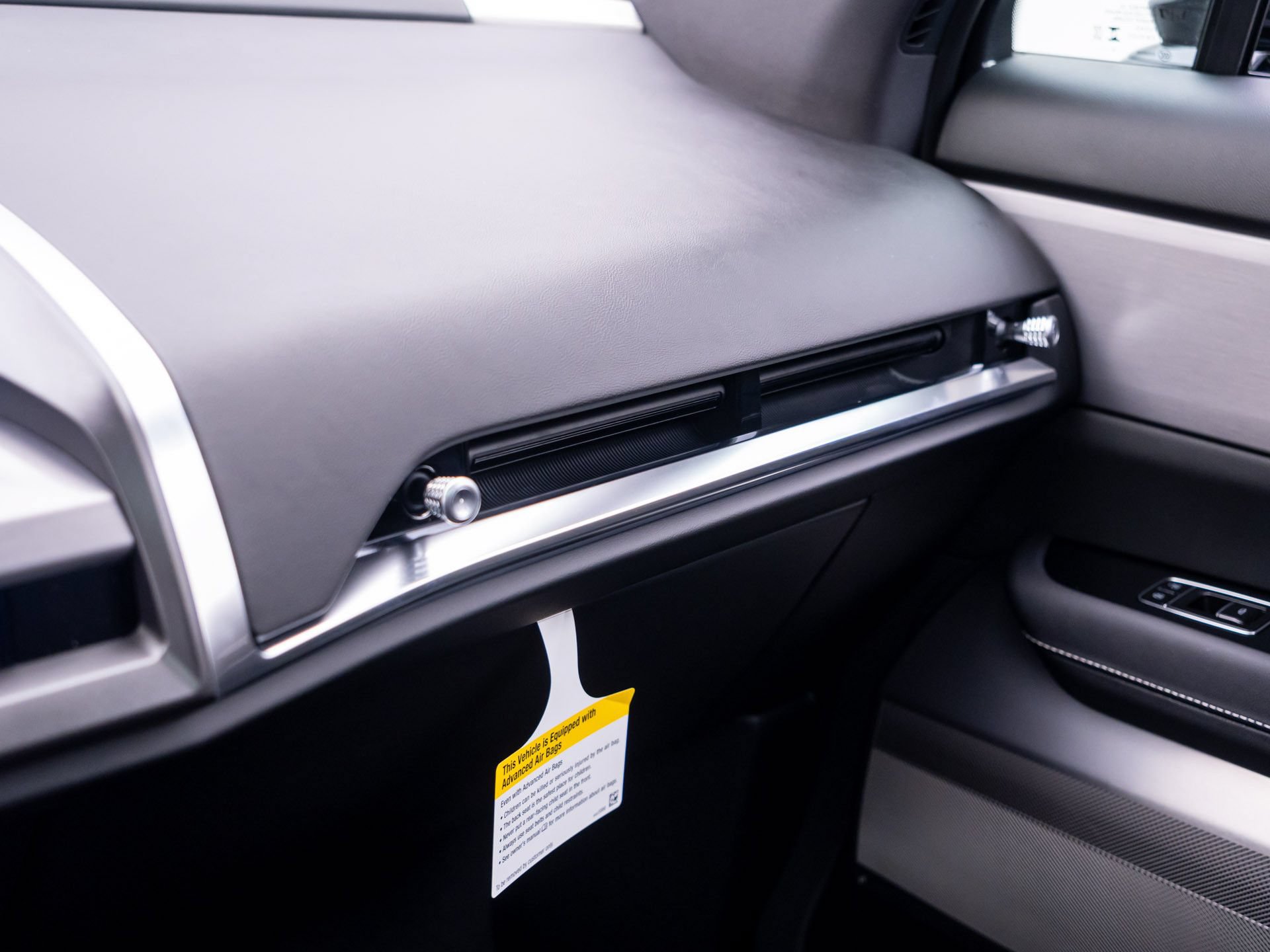 New 2027 Cadillac Vistiq Sport w/ LPO, Floor Liner Package AWD/4WD image 29