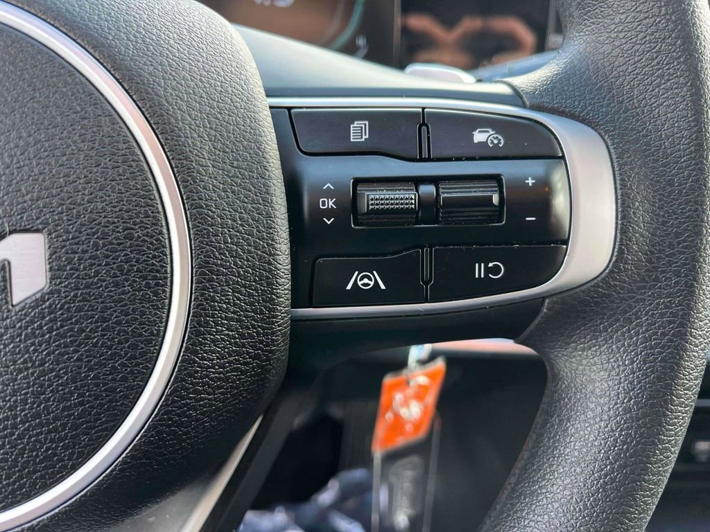 Used 2025 Kia Sportage LX image 18