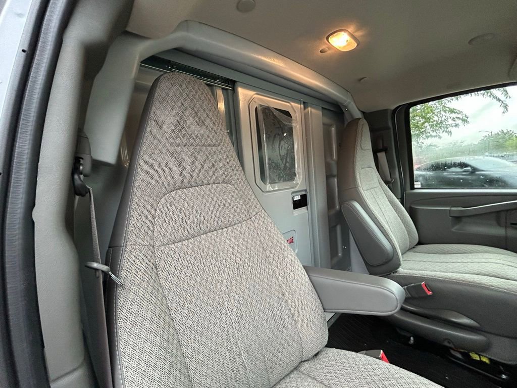 New 2025 Chevrolet Express 3500 w/ Power Convenience Package image 33