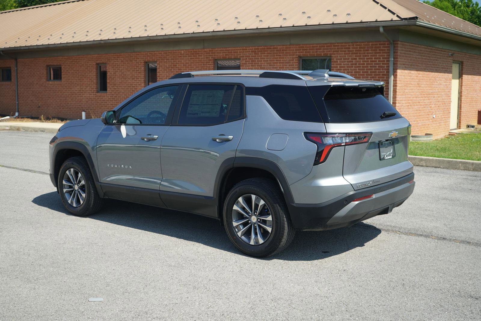 New 2025 Chevrolet Equinox LT w/ Convenience Package II image 6