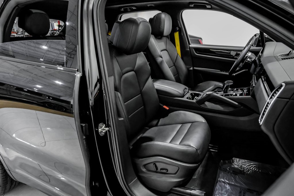 Used 2023 Porsche Cayenne image 39