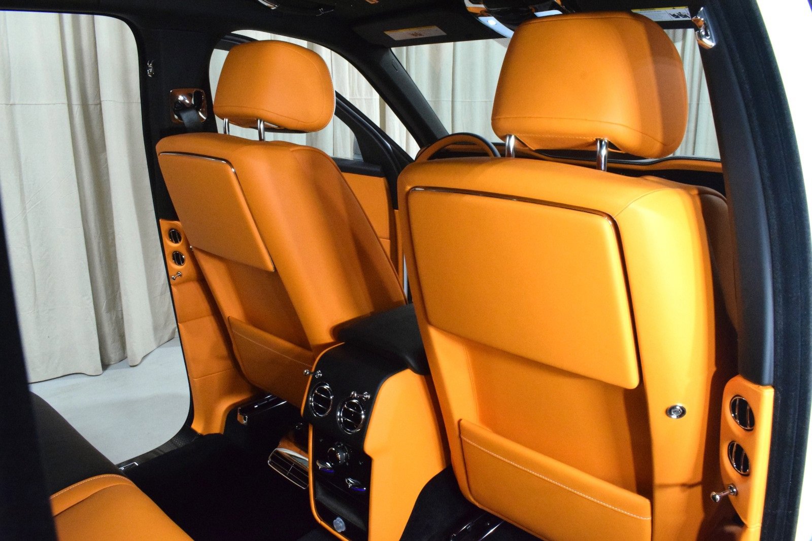 New 2026 Rolls-Royce Cullinan Black Badge image 20