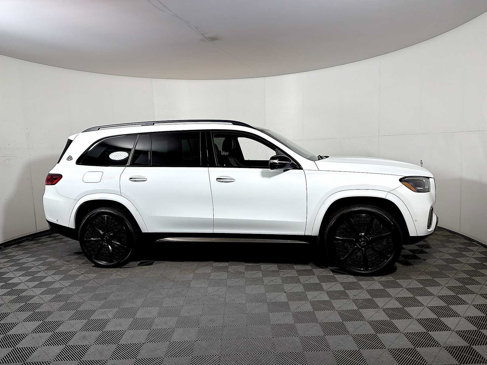 Used 2025 Mercedes-Benz Maybach GLS 600 4MATIC image 7