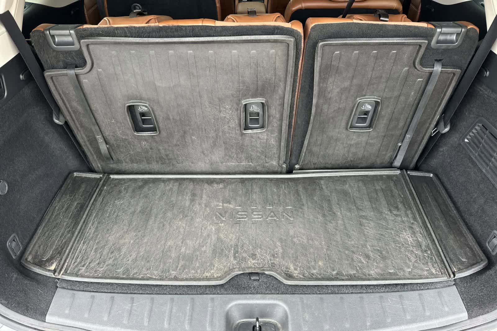 Used 2023 Nissan Pathfinder Platinum image 16