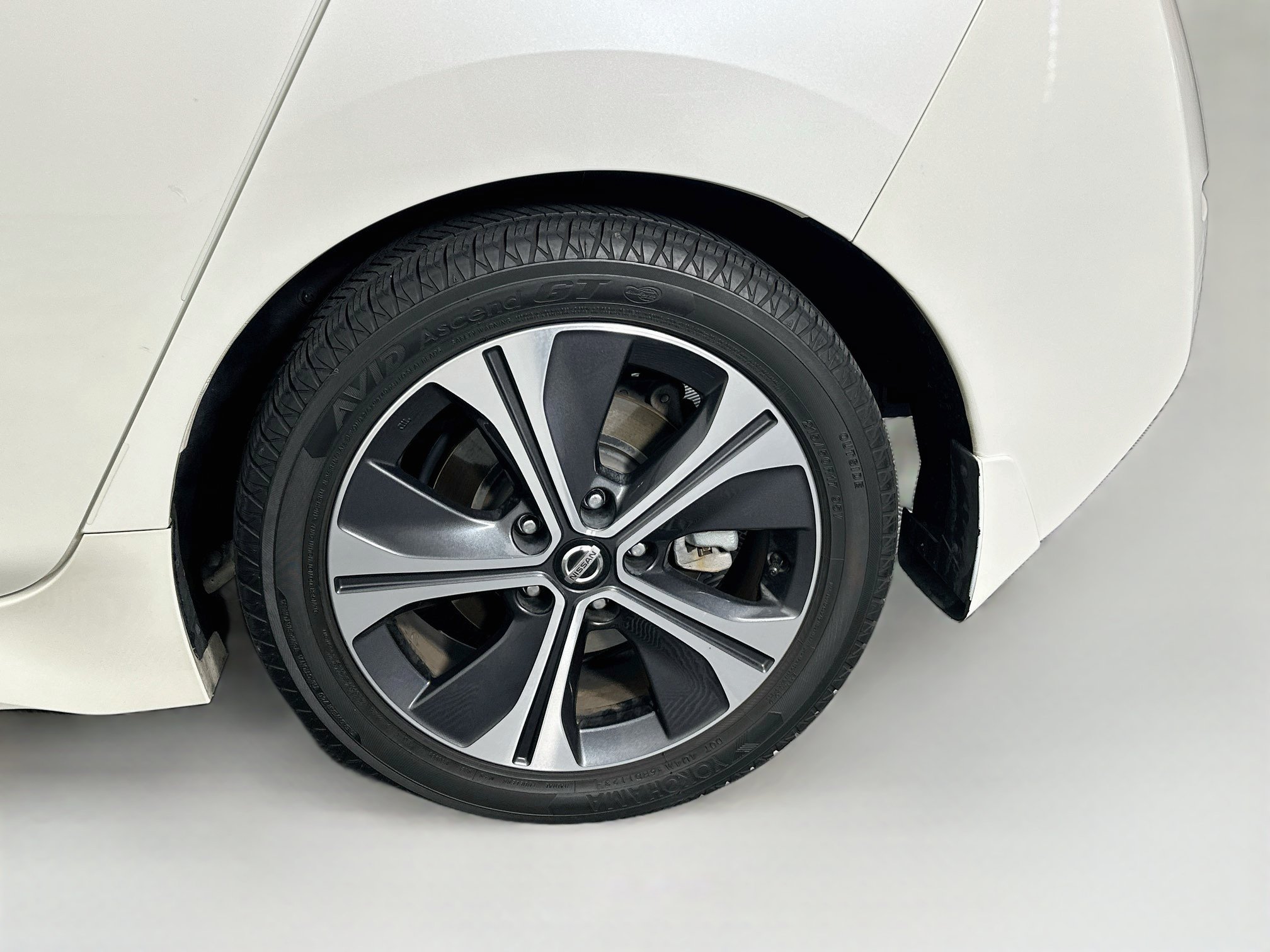 Used 2019 Nissan Leaf SL w/ SL Technology Package FWD image 11