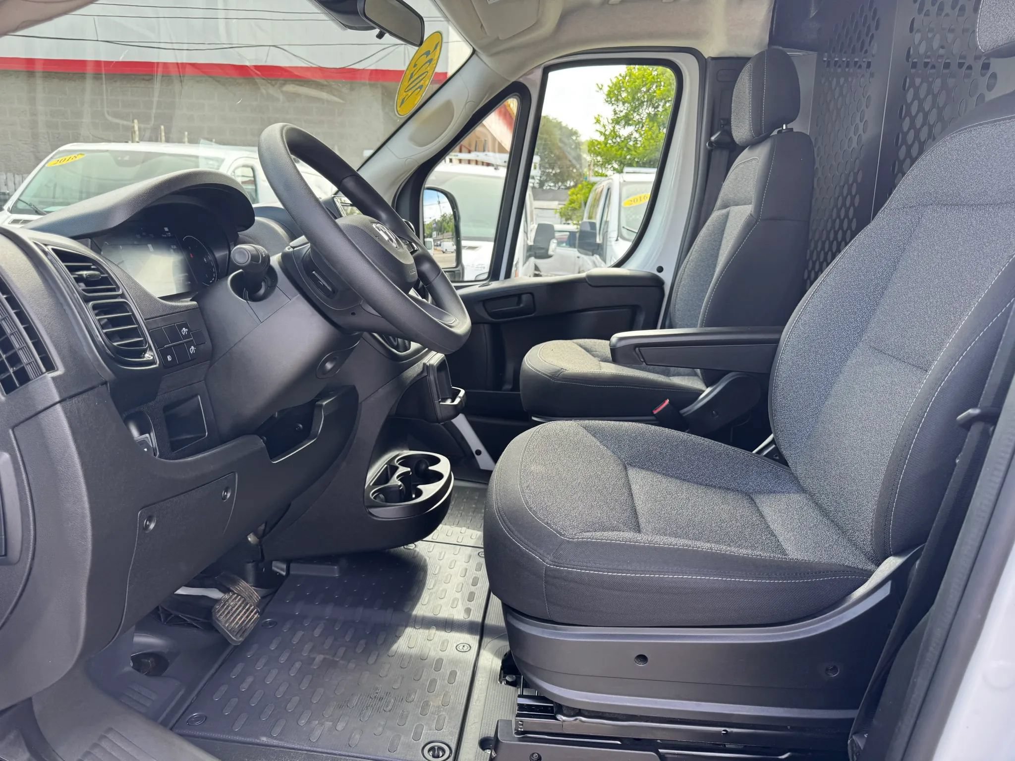 Used 2025 RAM ProMaster 2500 w/ U-Haul Equipment Group FWD image 24