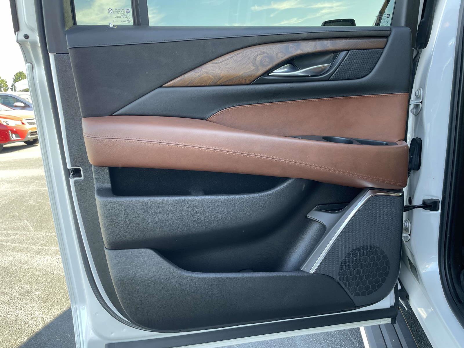 Used 2016 Cadillac Escalade ESV Premium image 11