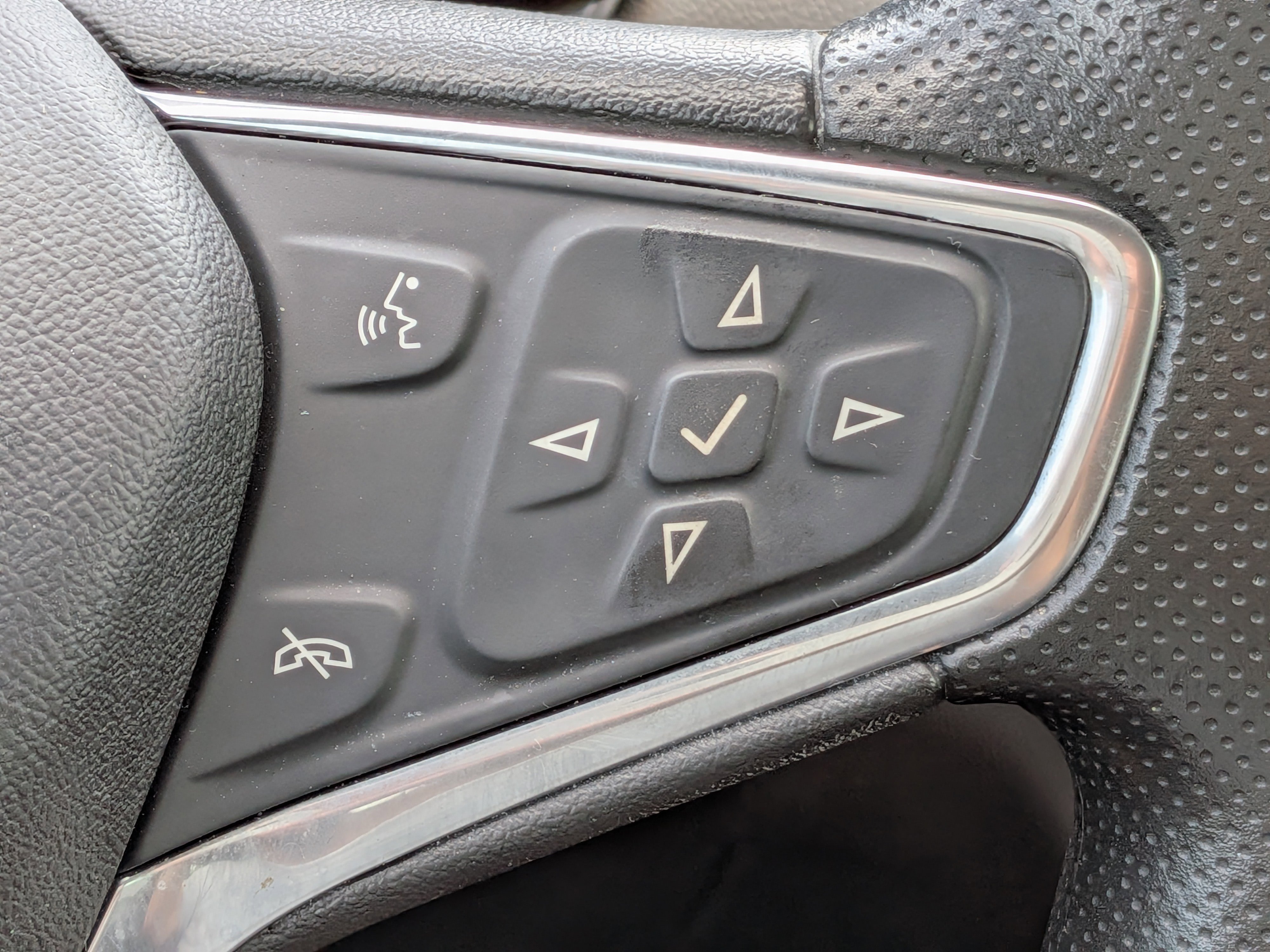 Certified 2020 Chevrolet Equinox LS image 23