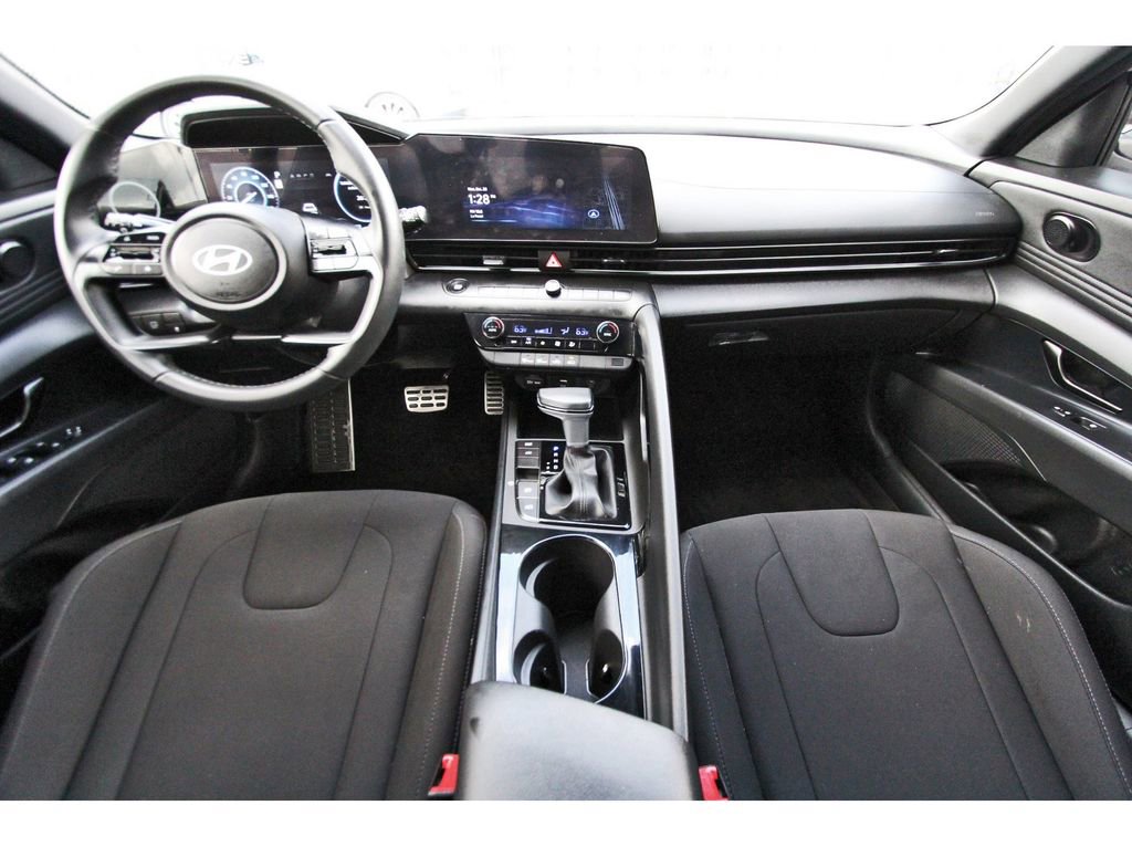 Certified 2025 Hyundai Elantra SEL image 10