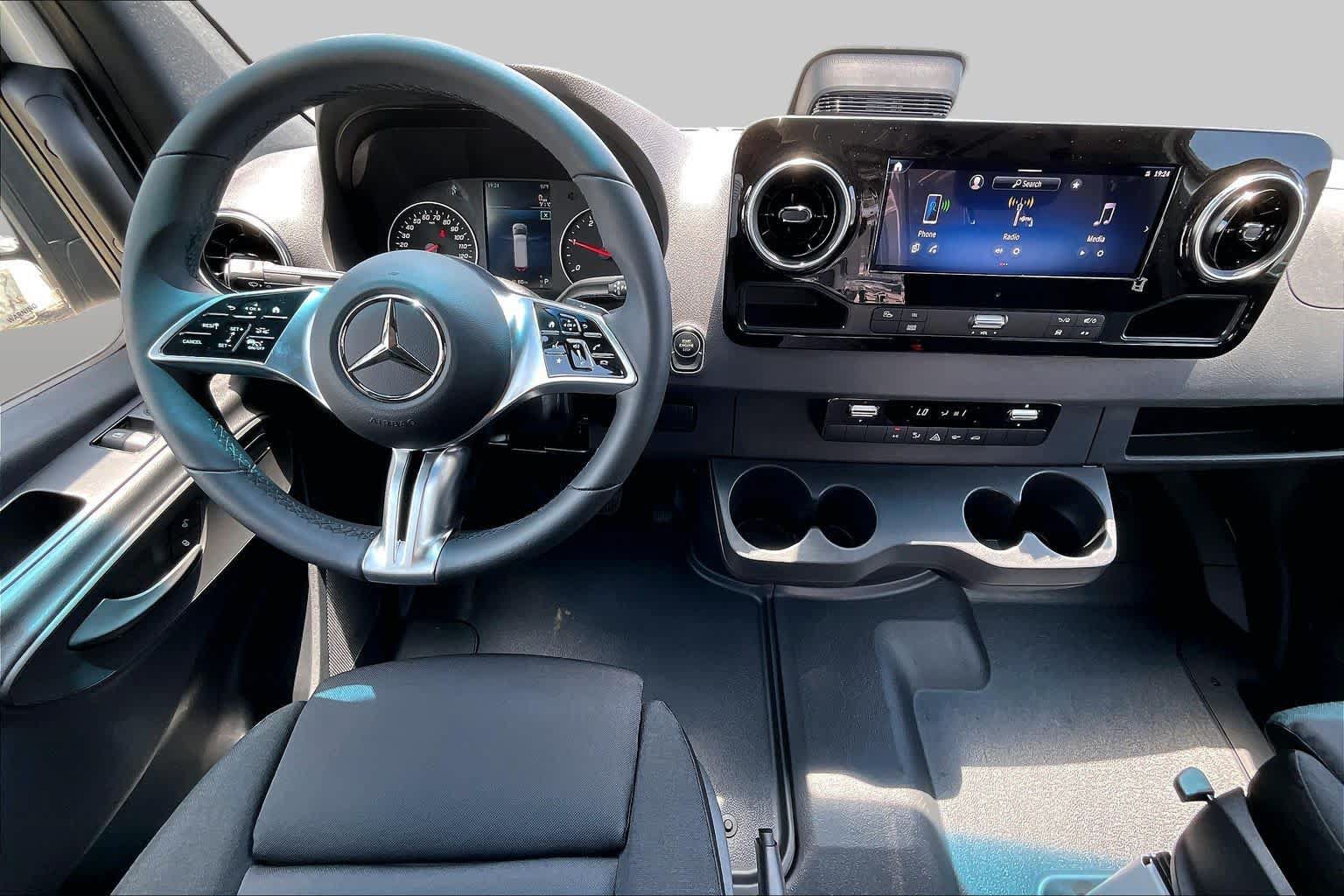 Used 2025 Mercedes-Benz Sprinter 2500 image 6
