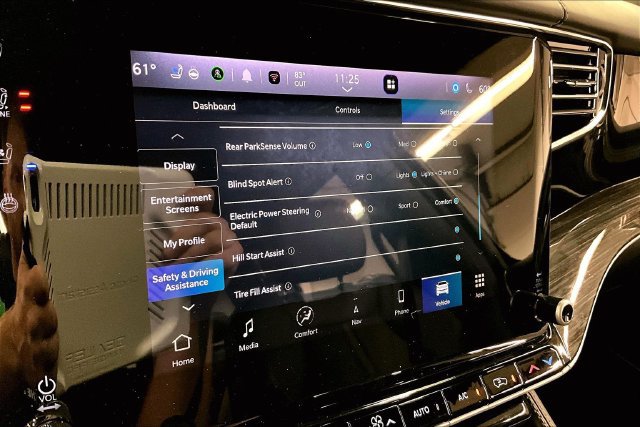 Used 2022 Jeep Wagoneer Series III AWD/4WD image 38