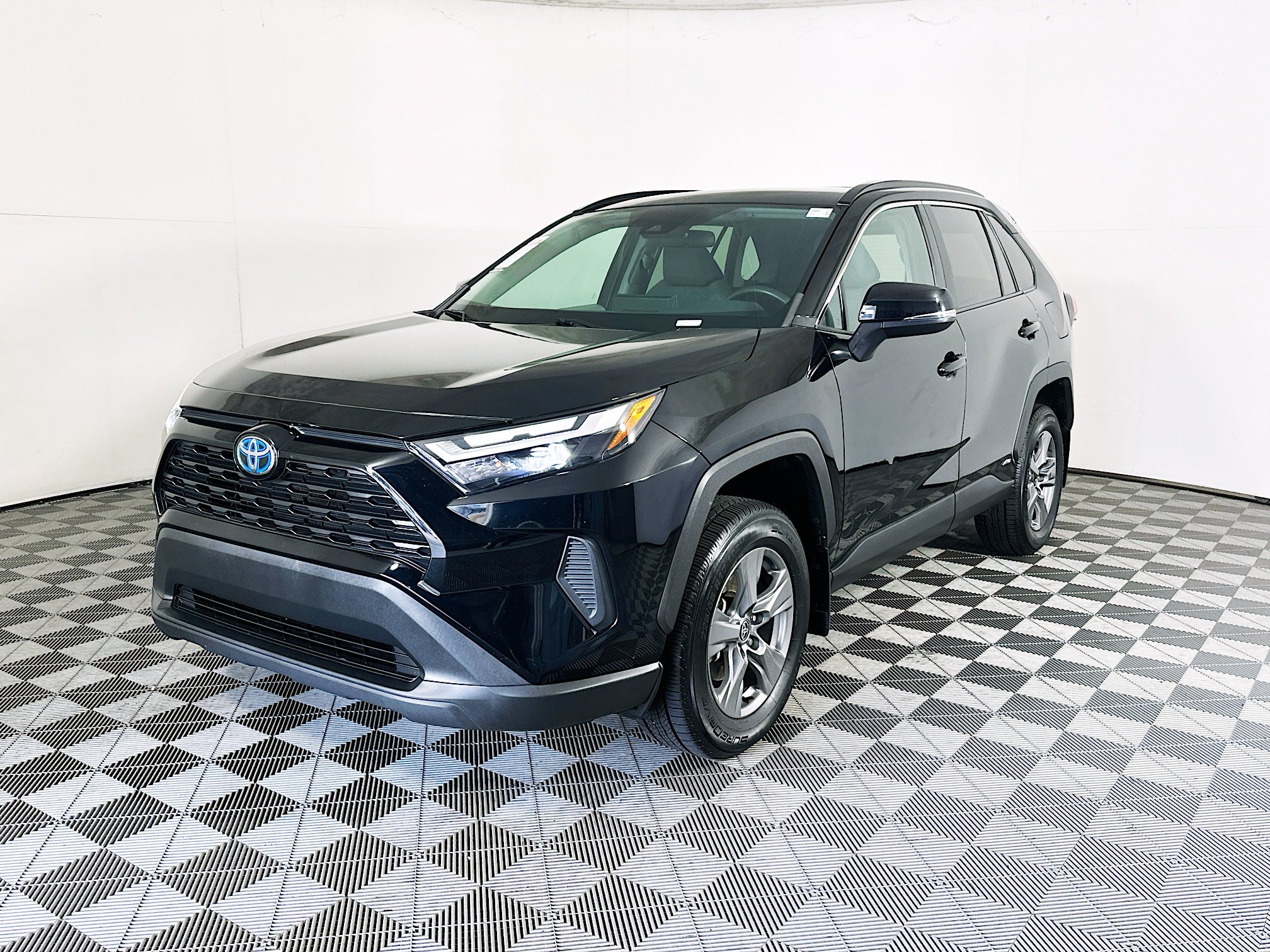Used 2024 Toyota RAV4 XLE w/ Convenience Package AWD/4WD image 7