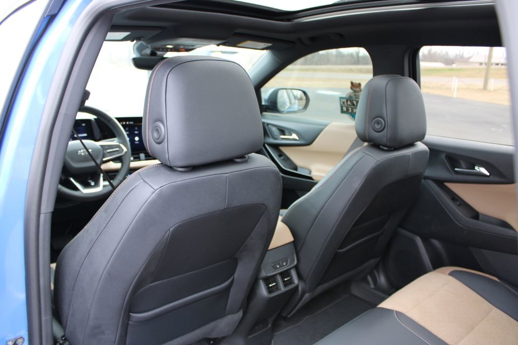 Used 2025 Chevrolet Equinox ACTIV w/ Safety and Technology Package image 27