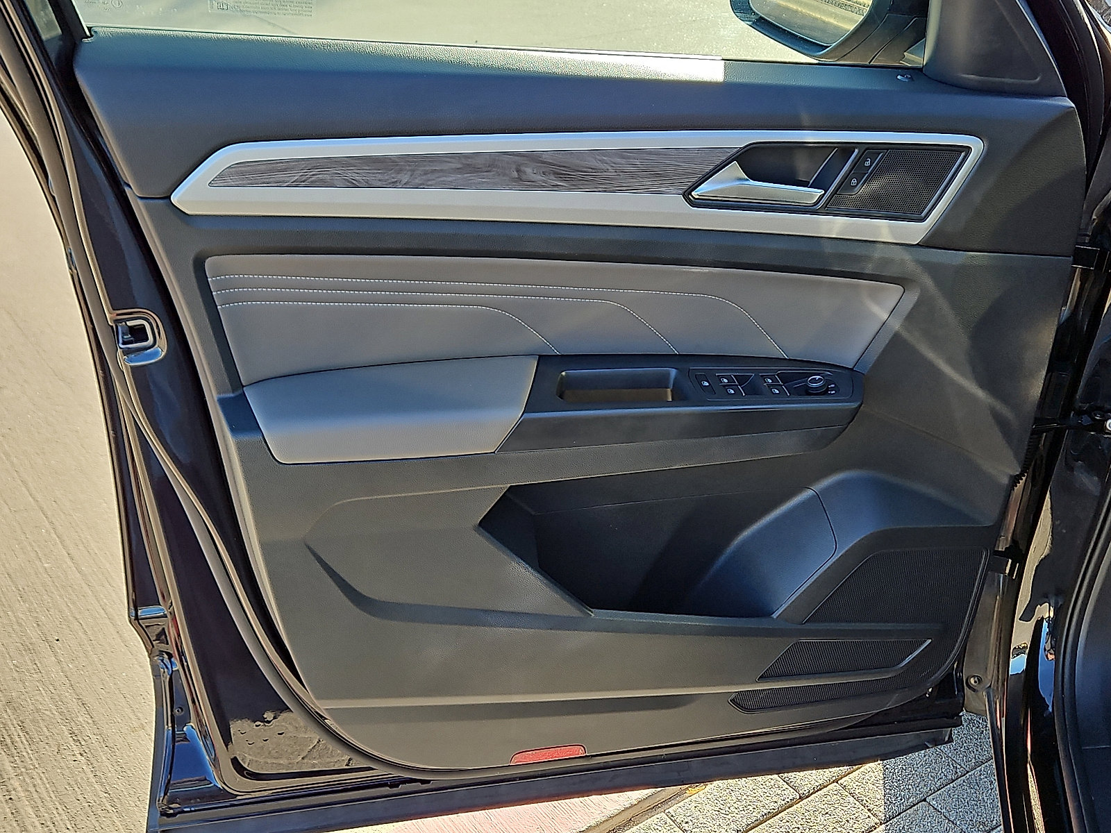 Certified 2022 Volkswagen Atlas Cross Sport SE image 11