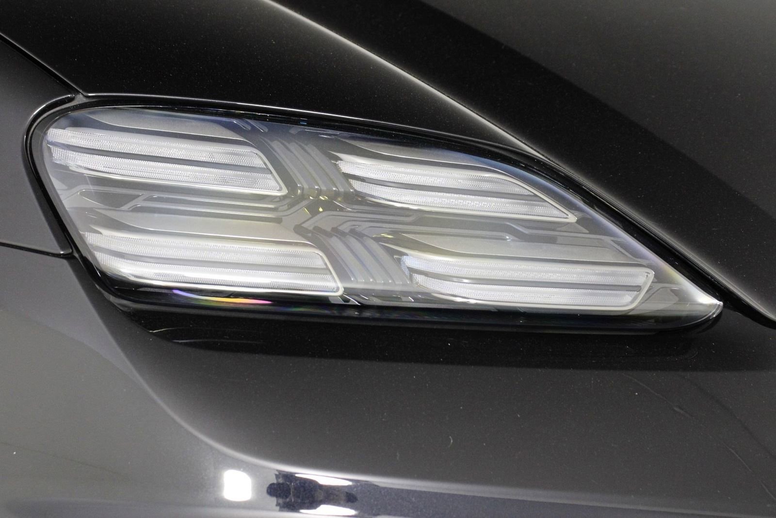 Certified 2025 Porsche Macan 4 Electric image 26