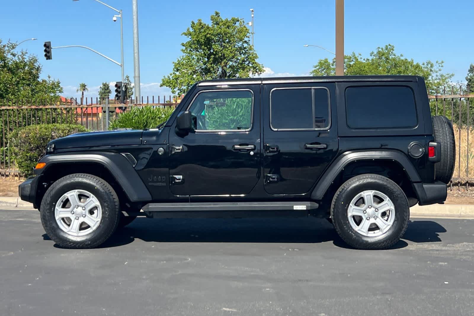 Used 2022 Jeep Wrangler Unlimited Sport AWD/4WD image 5