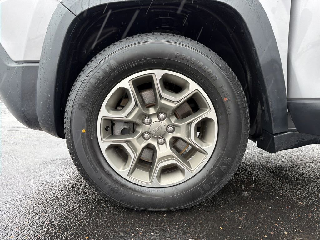 Used 2020 Jeep Cherokee Trailhawk w/ Cold Weather Group image 25