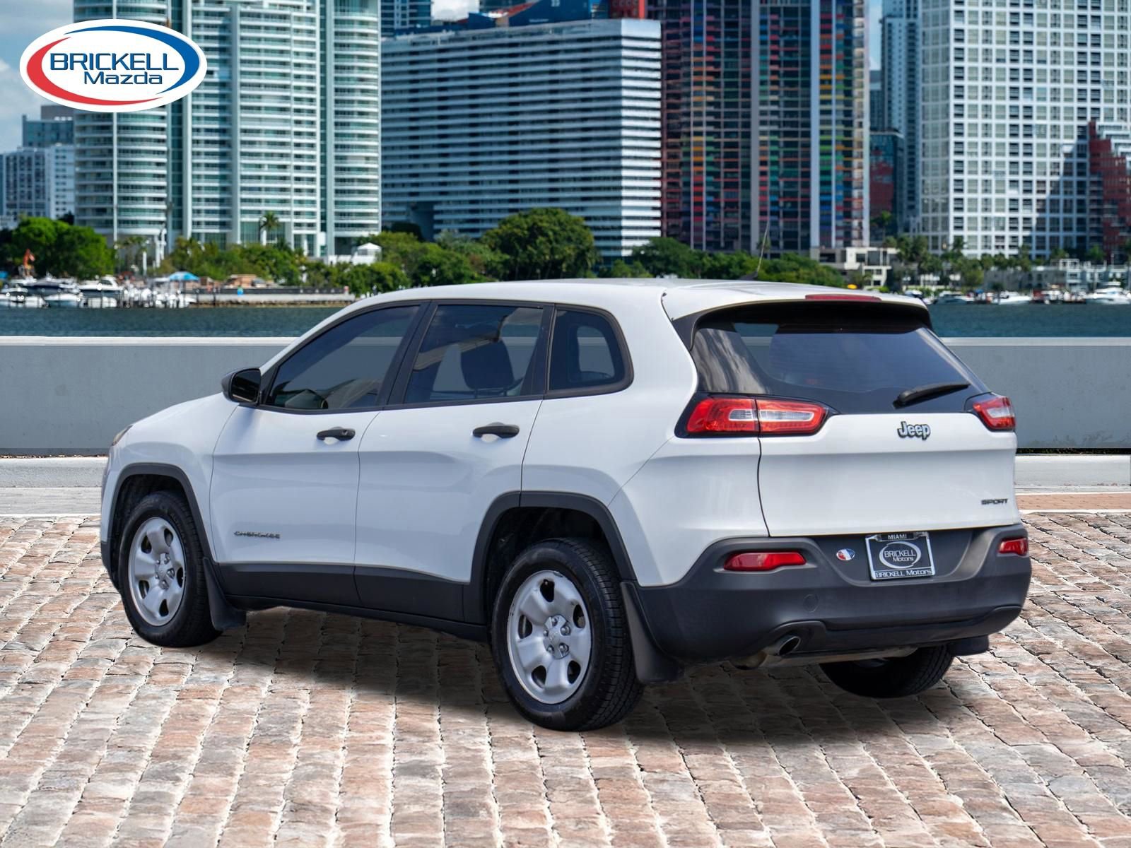 Used 2017 Jeep Cherokee Sport image 4