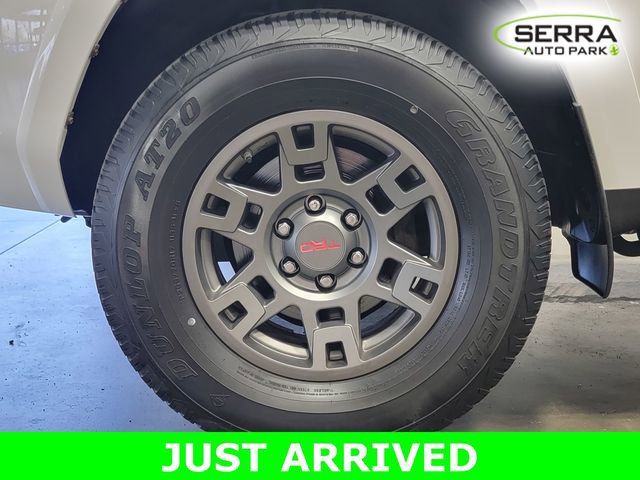 Used 2020 Toyota 4Runner SR5 Premium w/ Moonroof Package AWD/4WD image 10