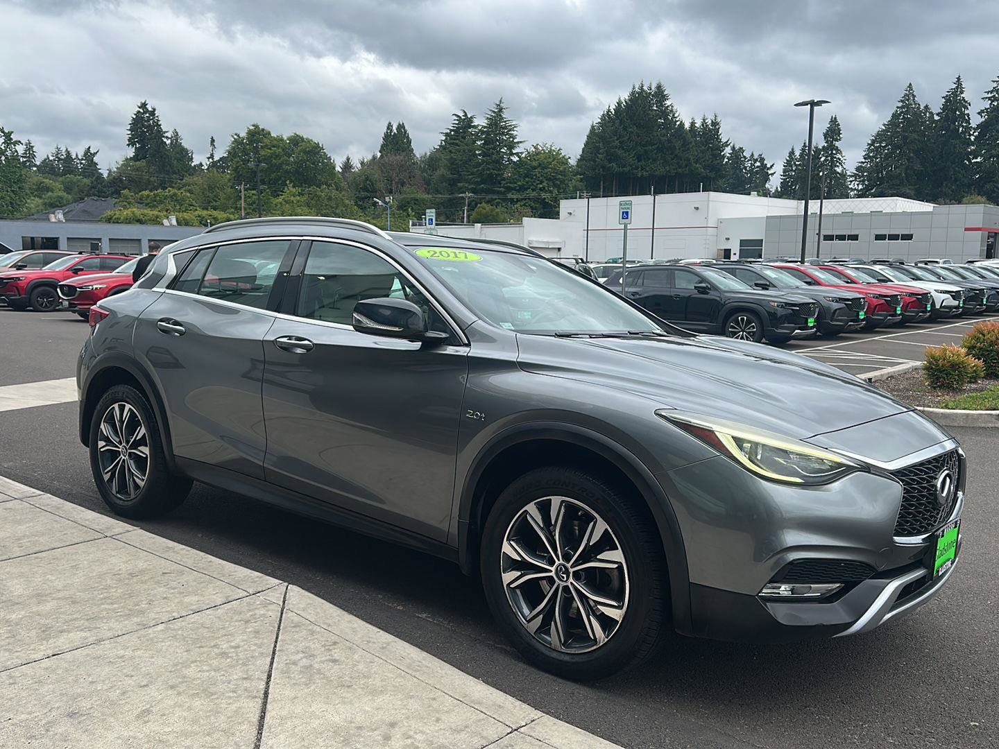Used 2017 INFINITI QX30 Premium AWD/4WD image 7