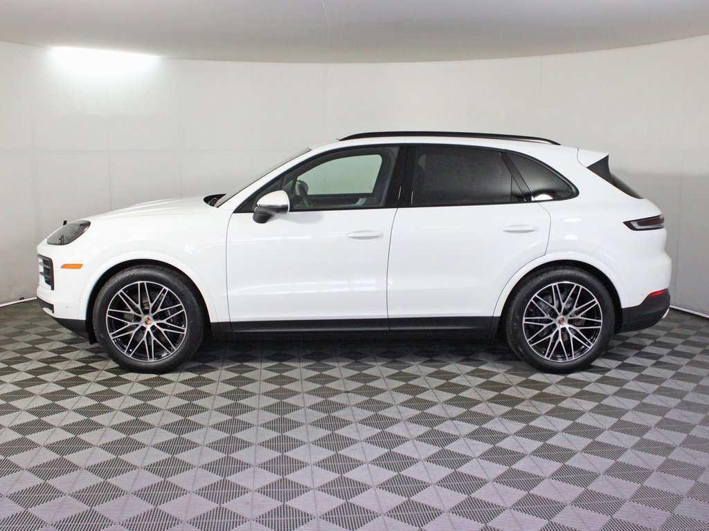 Used 2025 Porsche Cayenne image 2