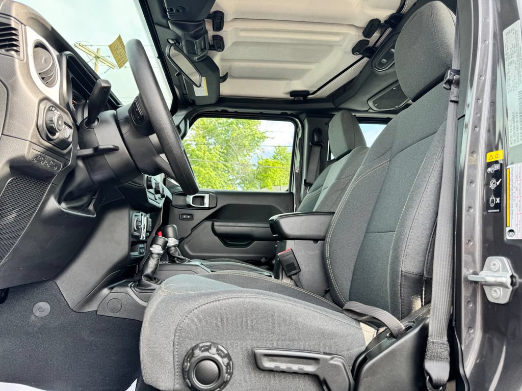 Used 2025 Jeep Wrangler Unlimited Sport AWD/4WD image 16