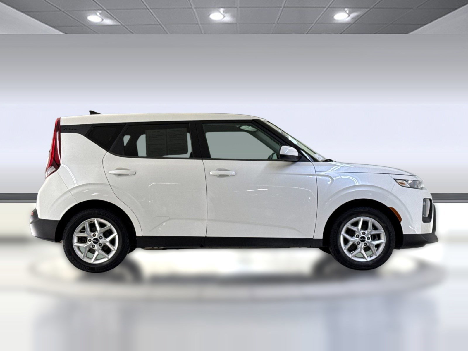 Used 2022 Kia Soul LX w/ Technology Package image 8