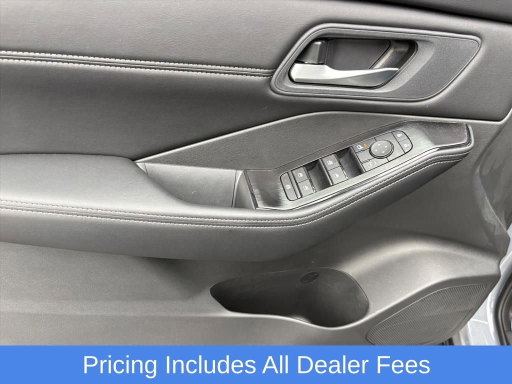 Used 2026 Nissan Rogue SV FWD image 23