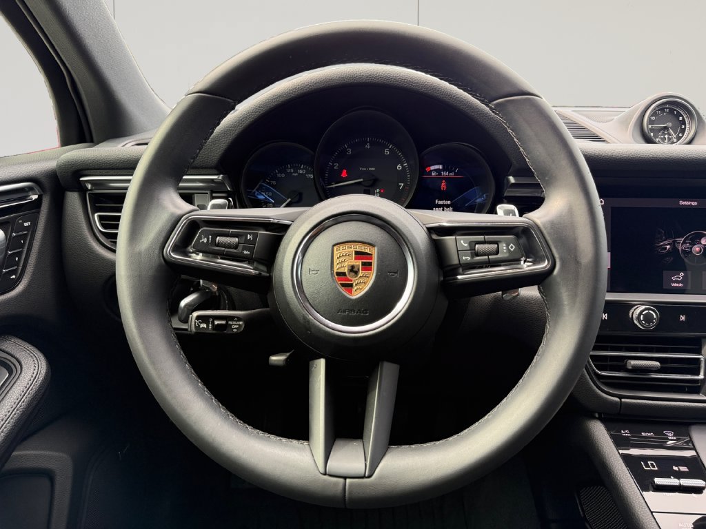 Used 2024 Porsche Macan AWD/4WD image 13