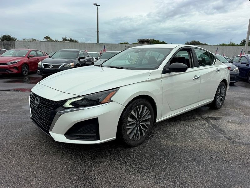 Used 2024 Nissan Altima 2.5 SV FWD image 9