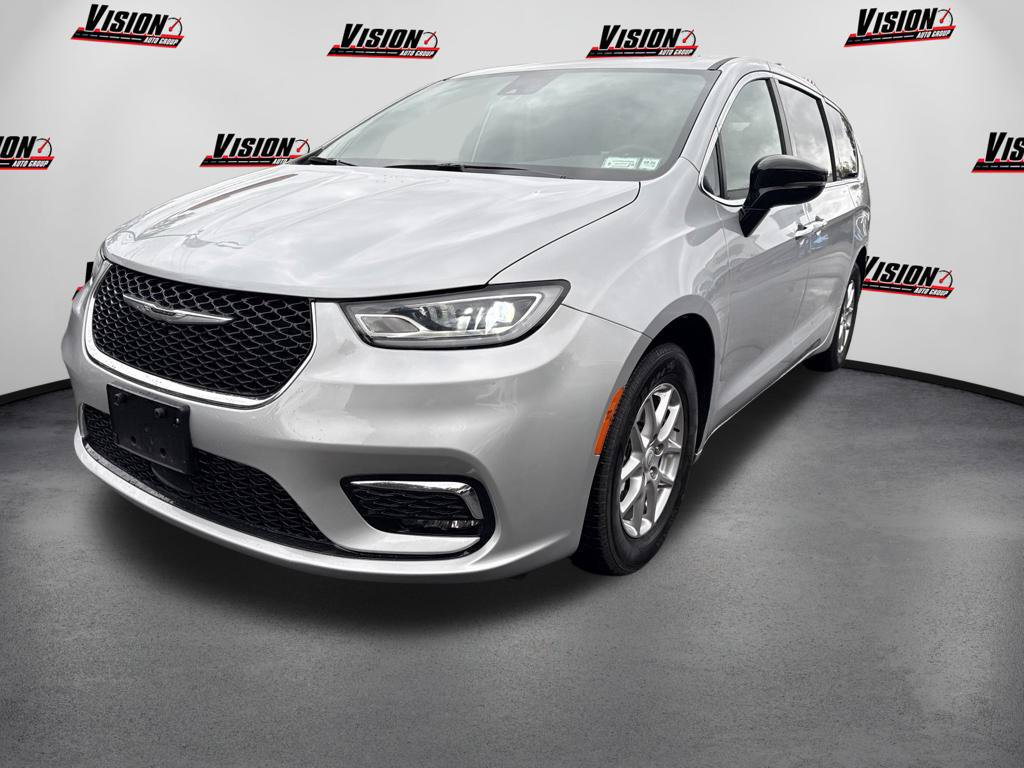 Used 2026 Chrysler Pacifica Select