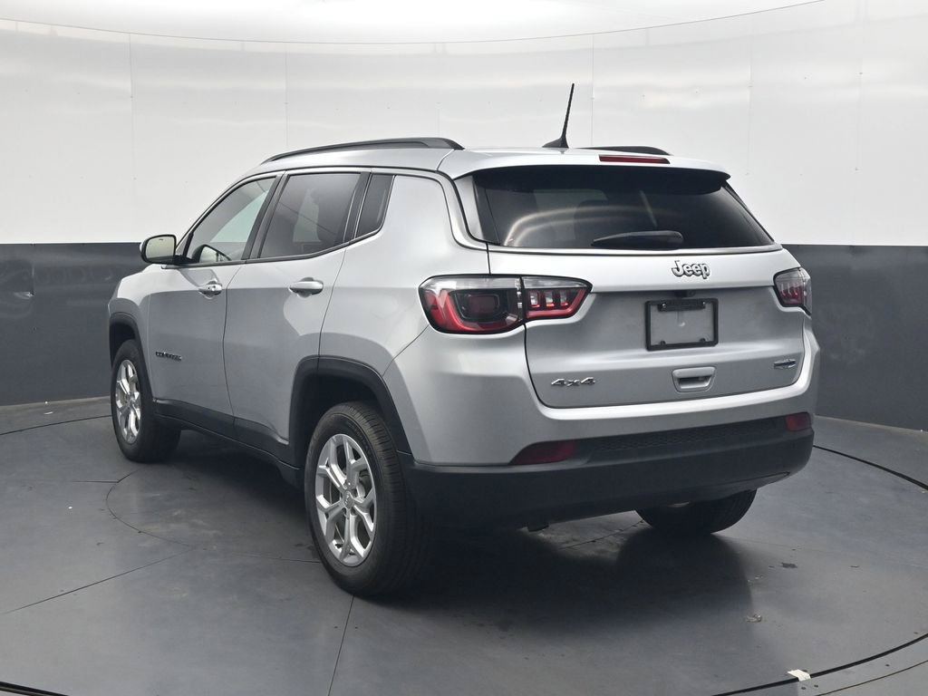 Used 2024 Jeep Compass Latitude AWD/4WD image 7