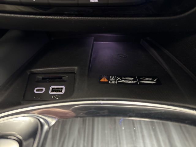 Used 2023 Buick Enclave Essence image 17