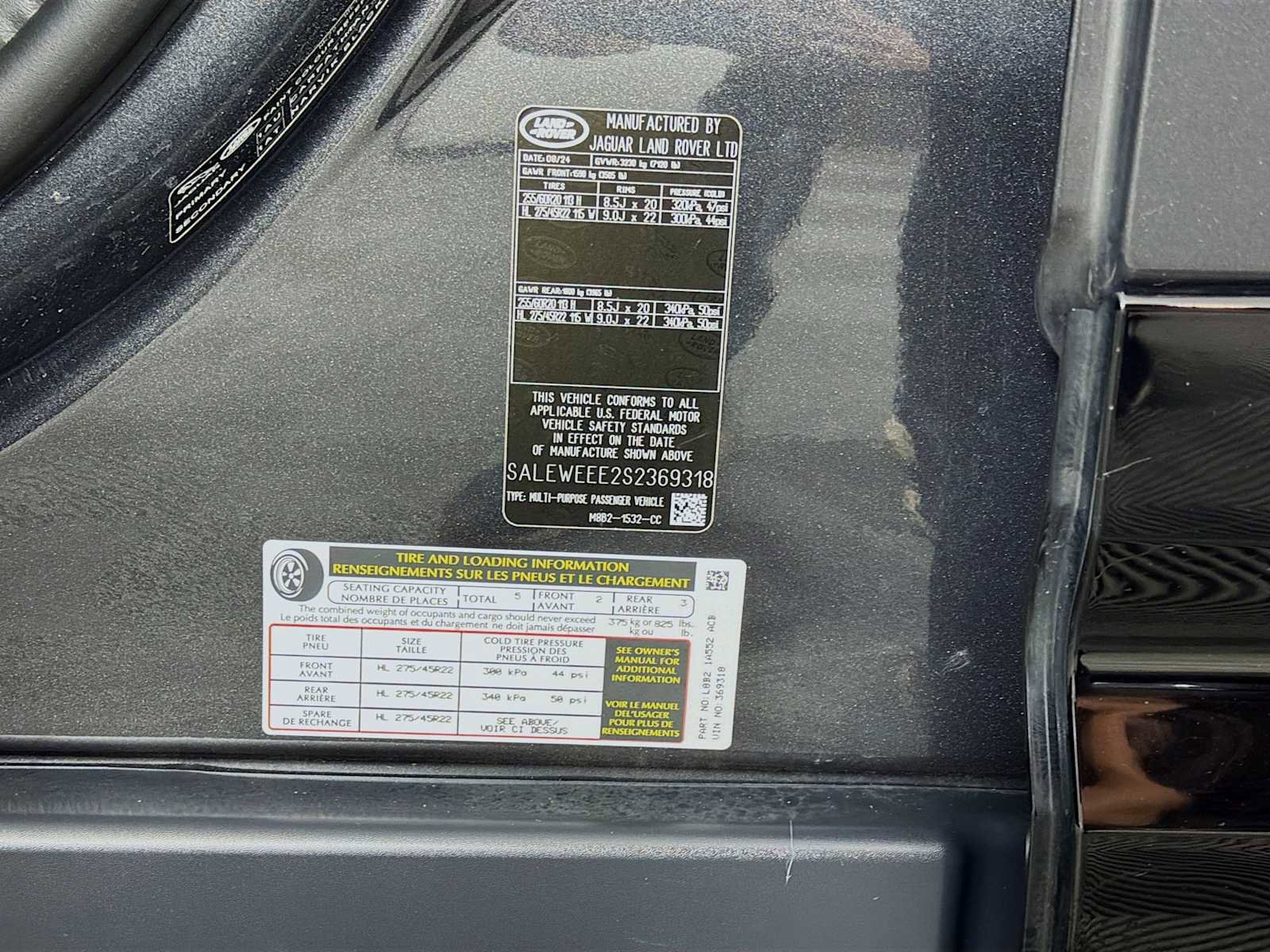 Used 2025 Land Rover Defender 110 V8 AWD/4WD image 32