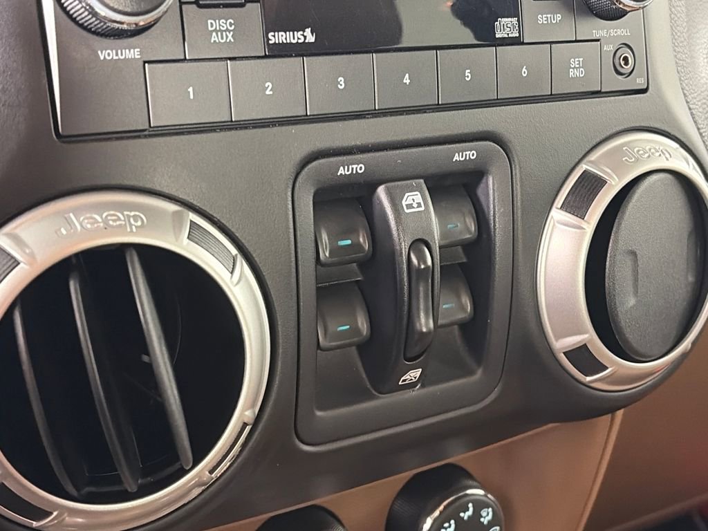 Used 2016 Jeep Wrangler Unlimited Rubicon w/ Connectivity Group AWD/4WD image 20