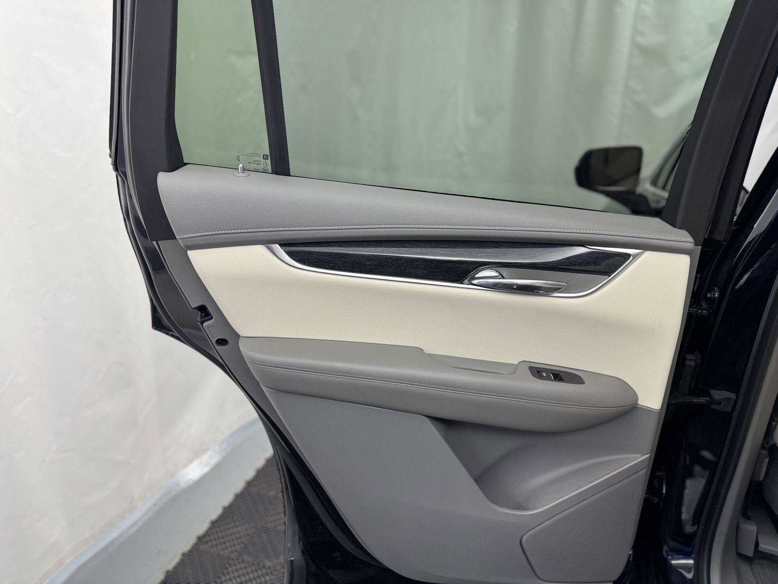 Used 2021 Cadillac XT6 Premium Luxury image 21