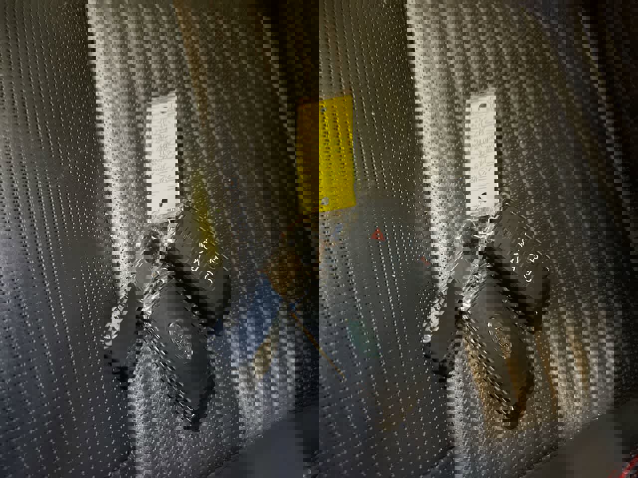 Used 2020 Land Rover Discovery HSE image 28