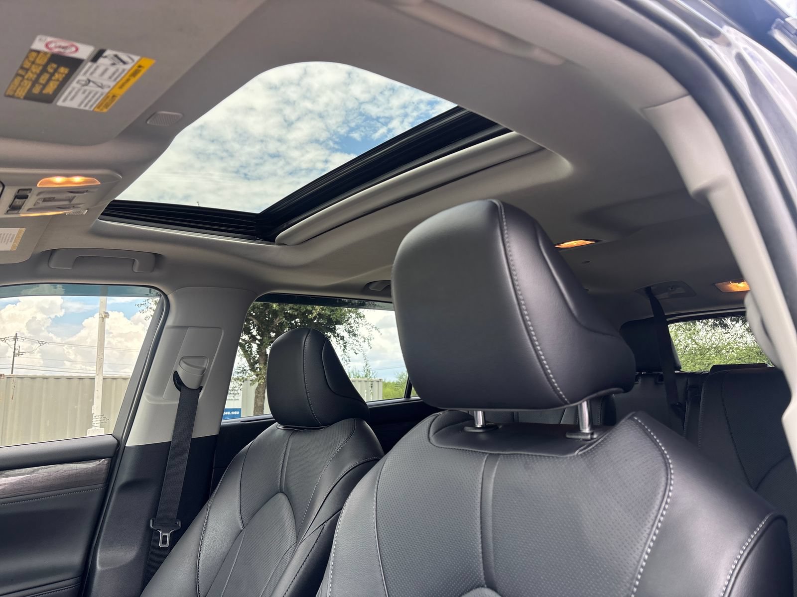 Used 2025 Toyota Highlander Limited FWD image 41