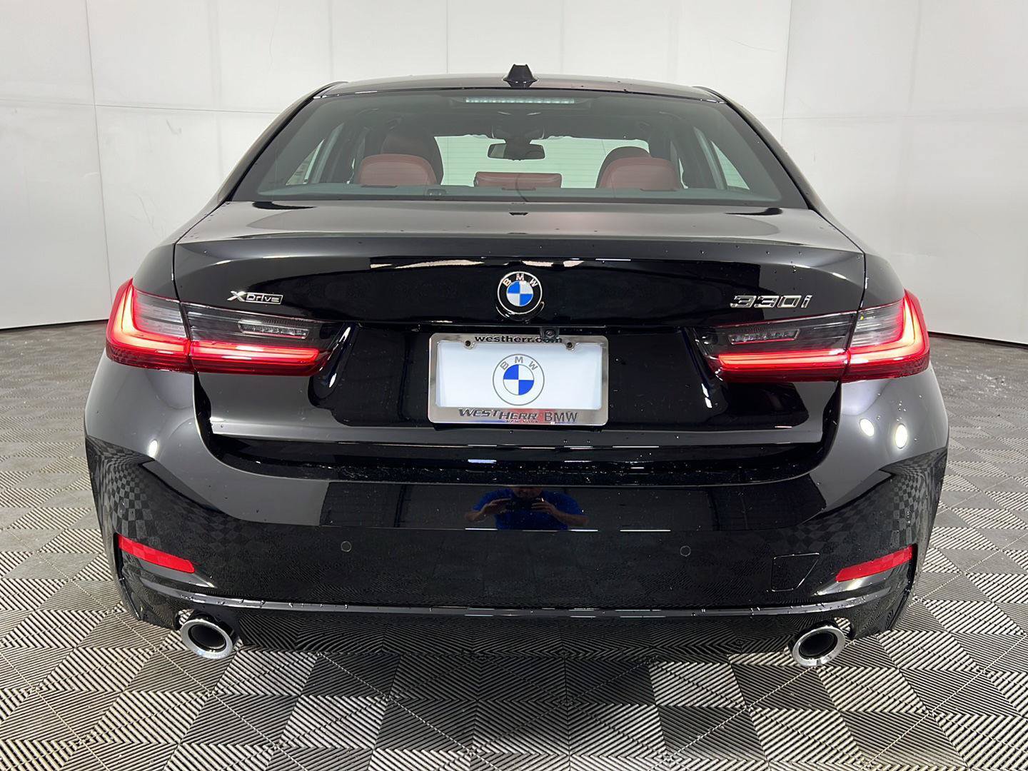 New 2026 BMW 330i xDrive Sedan w/ Convenience Package AWD/4WD image 3