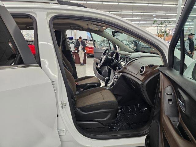 Used 2015 Chevrolet Trax LT w/ LPO, Cargo Package AWD/4WD image 31