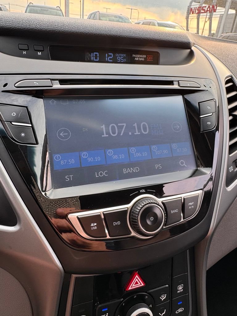 Used 2014 Hyundai Elantra SE w/ Option Group 02 FWD image 16